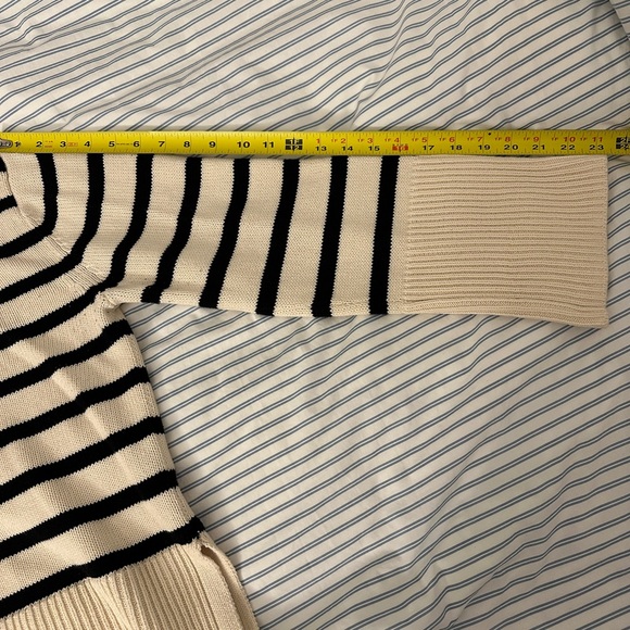 GAP 24/7 Split-Hem Crewneck Sweater - Picture 7 of 8